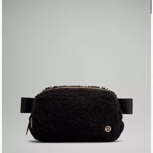 Lululemon Everywhere Fleece Belt Bag